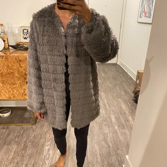 Tularosa Faux Fur Coat- Taupe - Picture 3 of 3